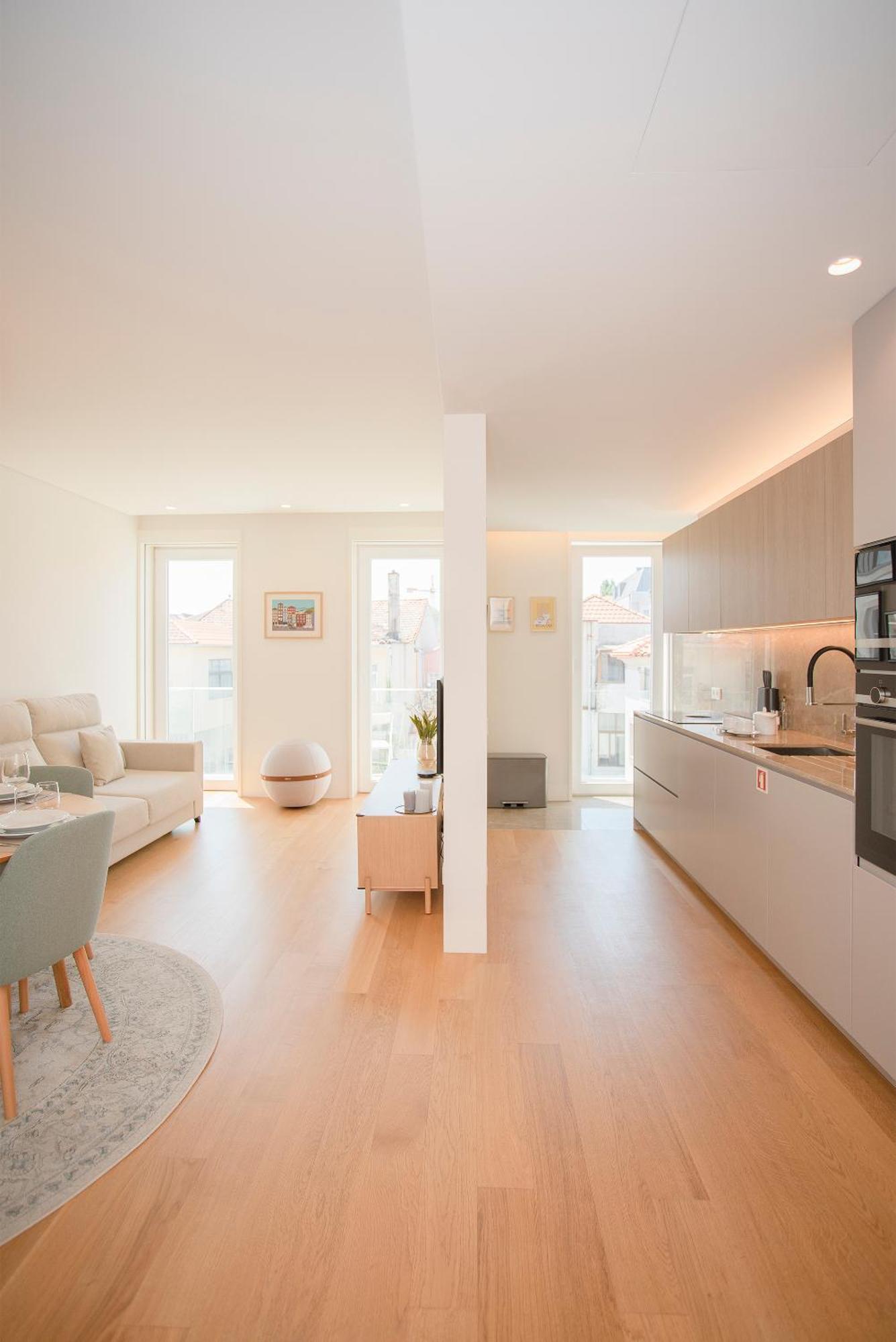 Liiiving In - Crystal Palace Apartment *